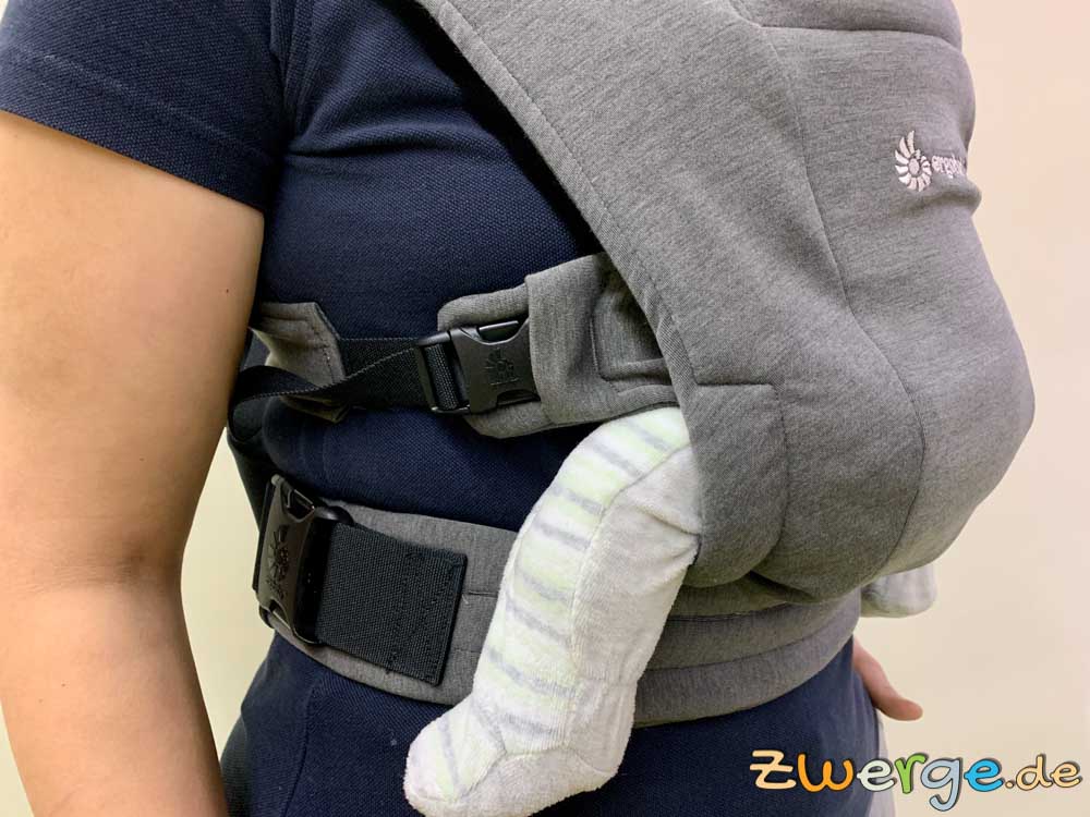 Gepolsterte Beinausschnitte bei ergobaby embrace